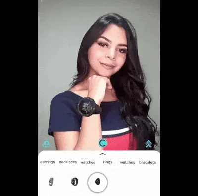 A person try the watches using the Virtual Try-On